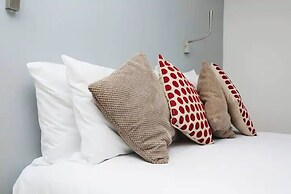 JOIVY Cosy 2-Bed Apt In The Old Town With Mezzanine