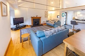 JOIVY Cosy 2-Bed Apt In The Old Town With Mezzanine