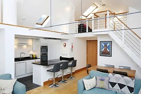 JOIVY Cosy 2-Bed Apt In The Old Town With Mezzanine