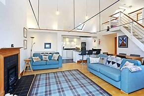 JOIVY Cosy 2-Bed Apt In The Old Town With Mezzanine