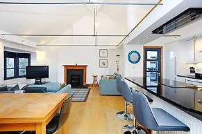 JOIVY Cosy 2-Bed Apt In The Old Town With Mezzanine