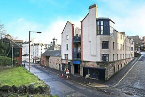 JOIVY Cosy 2-Bed Apt In The Old Town With Mezzanine