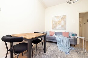 JOIVY Modern flat in City Centre - For up to 3 guests