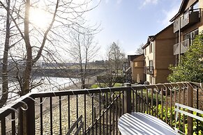 JOIVY Bright 3-Bed Flat Overlooking The Clyde