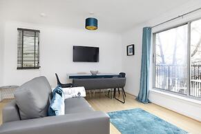 JOIVY Bright 3-Bed Flat Overlooking The Clyde