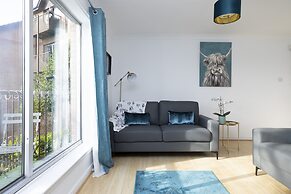 JOIVY Bright 3-Bed Flat Overlooking The Clyde