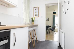 JOIVY Bright 3-Bed Flat Overlooking The Clyde