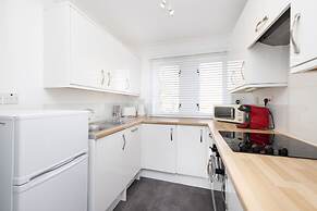 JOIVY Bright 3-Bed Flat Overlooking The Clyde