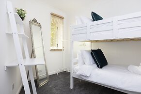 JOIVY Bright 3-Bed Flat Overlooking The Clyde