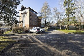JOIVY Bright 3-Bed Flat Overlooking The Clyde