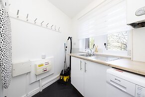 JOIVY Bright 3-Bed Flat Overlooking The Clyde