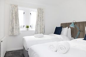 JOIVY Bright 3-Bed Flat Overlooking The Clyde
