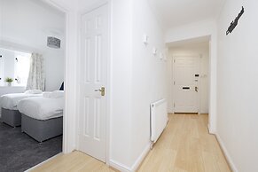 JOIVY Bright 3-Bed Flat Overlooking The Clyde