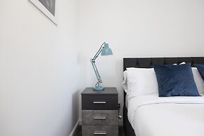 JOIVY Bright 3-Bed Flat Overlooking The Clyde