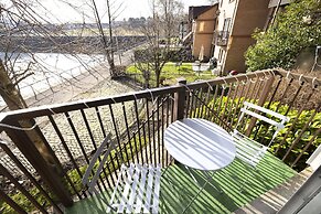 JOIVY Bright 3-Bed Flat Overlooking The Clyde