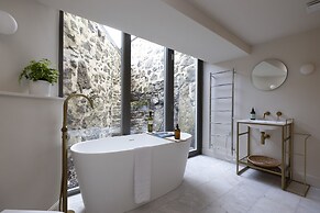 JOIVY Observatory Apartment