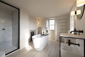 JOIVY Observatory House & Apartment