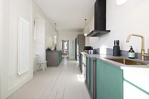 JOIVY Observatory House & Apartment