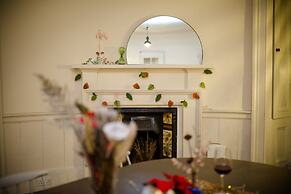 JOIVY Observatory House & Apartment