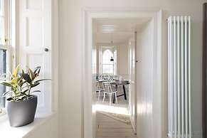 JOIVY Observatory House & Apartment