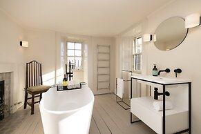 JOIVY Observatory House & Apartment