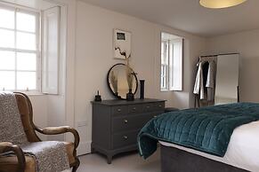 JOIVY Observatory House & Apartment