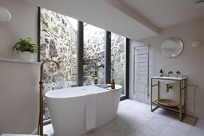 JOIVY Observatory House & Apartment