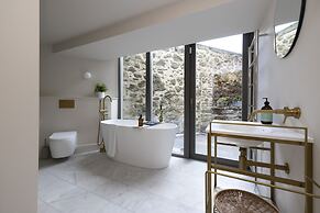 JOIVY Observatory House & Apartment