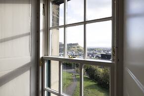 JOIVY Observatory House & Apartment