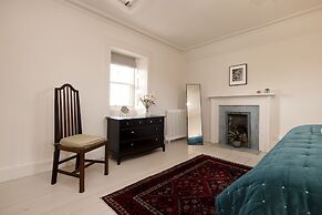 JOIVY Observatory House & Apartment