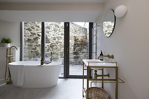 JOIVY Observatory House & Apartment