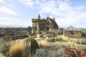 JOIVY Observatory House & Apartment