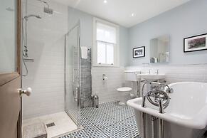 JOIVY Stunning 3 Bed Lodge With Gardens At Gilmerton House