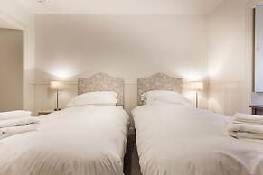 JOIVY Stunning 3 Bed Lodge With Gardens At Gilmerton House