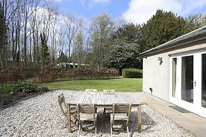 JOIVY Stunning 3 Bed Lodge With Gardens At Gilmerton House