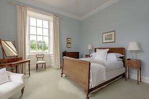 JOIVY Gilmerton House - Historic Scottish Mansion