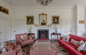 JOIVY Gilmerton House - Historic Scottish Mansion