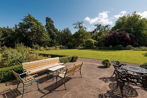 JOIVY Gilmerton House - Historic Scottish Mansion