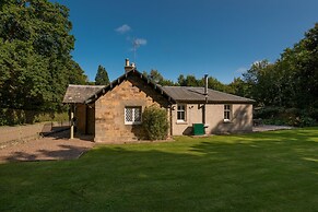JOIVY Gilmerton House - Historic Scottish Mansion