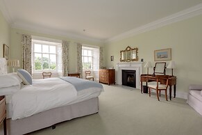 JOIVY Gilmerton House - Historic Scottish Mansion