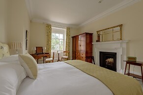 JOIVY Gilmerton House - Historic Scottish Mansion