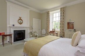 JOIVY Gilmerton House - Historic Scottish Mansion