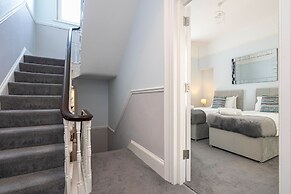 JOIVY Charming 4-Bed House Near The Hoe Park