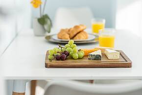 JOIVY Charming 4-Bed House Near The Hoe Park