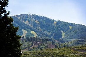 Lake View Ski Chalet