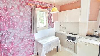 Cozy 3 Bedroom House in Hersonisos