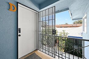 Sunny & Cheerful Near I-10 ~ Queen Beds ~ Parking