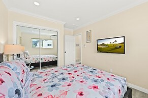 Sunny & Cheerful Near I-10 ~ Queen Beds ~ Parking