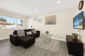 Sunny & Cheerful Near I-10 ~ Queen Beds ~ Parking