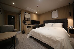 Gorilla Hotel the  Wonju